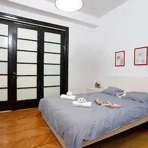  Apartamento Lovely With 2 Bedrooms